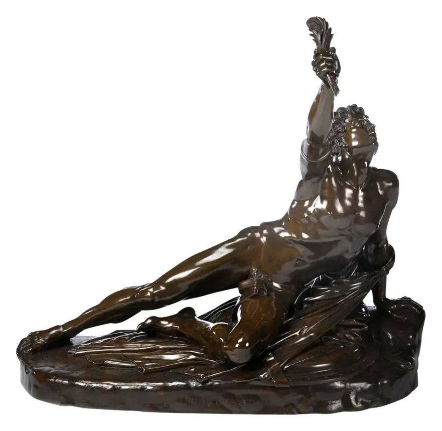 Sculpture en bronze à patine brune : personnage allongé levant une palme